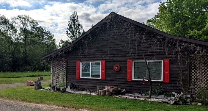 Rainbow Lodging (Rainbow Motel & Cabins) - Web Listing (newer photo)